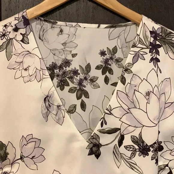 Floral  M - Picture 2 of 7